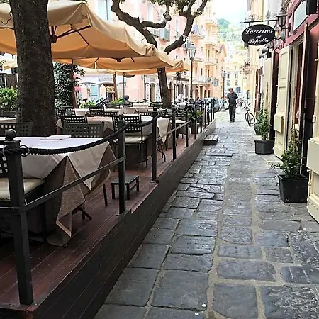 Almayer Noemi Nocleg ze śniadaniem Gaeta
