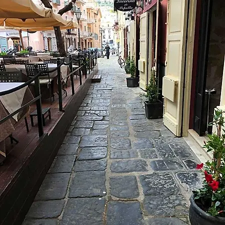 Almayer Noemi Bed & Breakfast